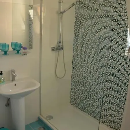 4 Bedroom Villa, Private Pool And Garden וילה *