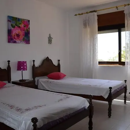 4 Bedroom Villa, Private Pool And Garden 빌라 페하구도